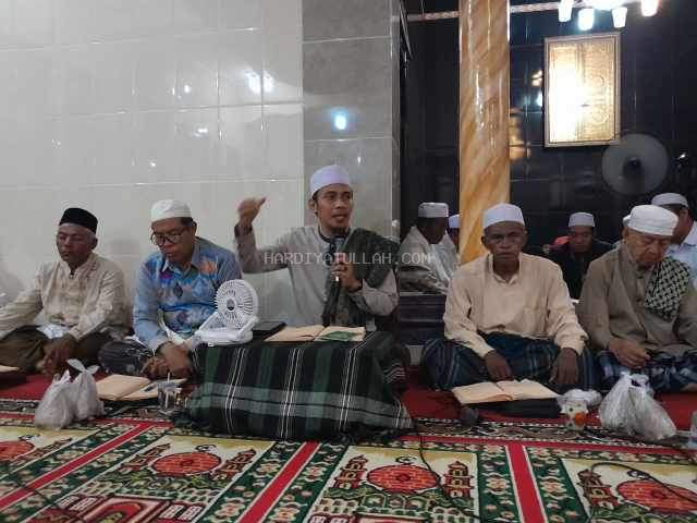 Menjaga Shalat: Cahaya, Bukti, dan Keselamatan di Hari Kiamat