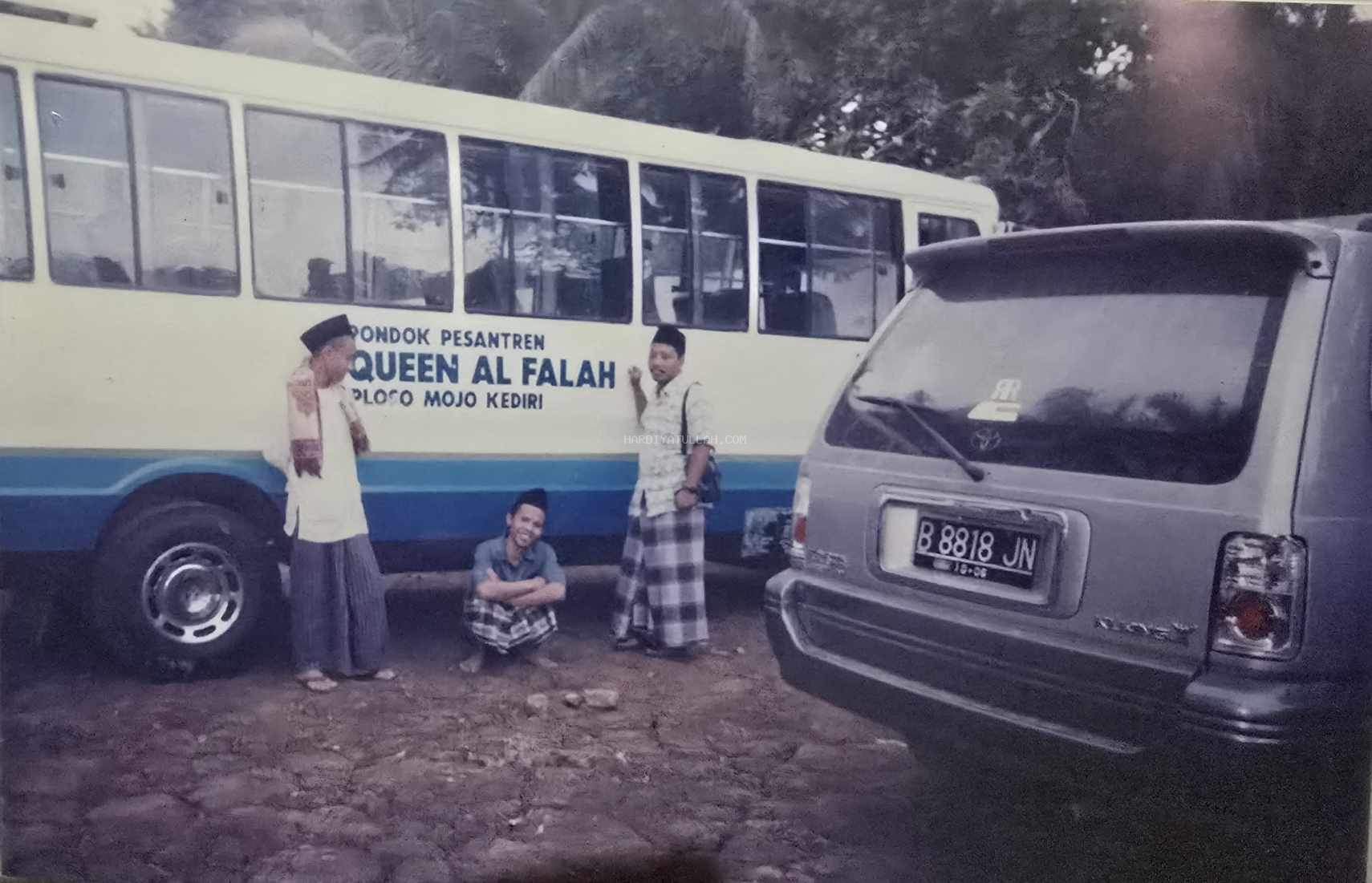 Bis Bersejarah: Pengangkut Ilmu dan Asa di Pondok Pesantren Queen Al-Falah(2003)
