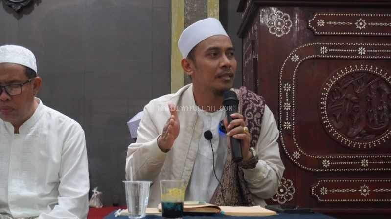 Khutbah Jumat: Membentengi Diri di Zaman Akhir dengan Akhlak Mulia