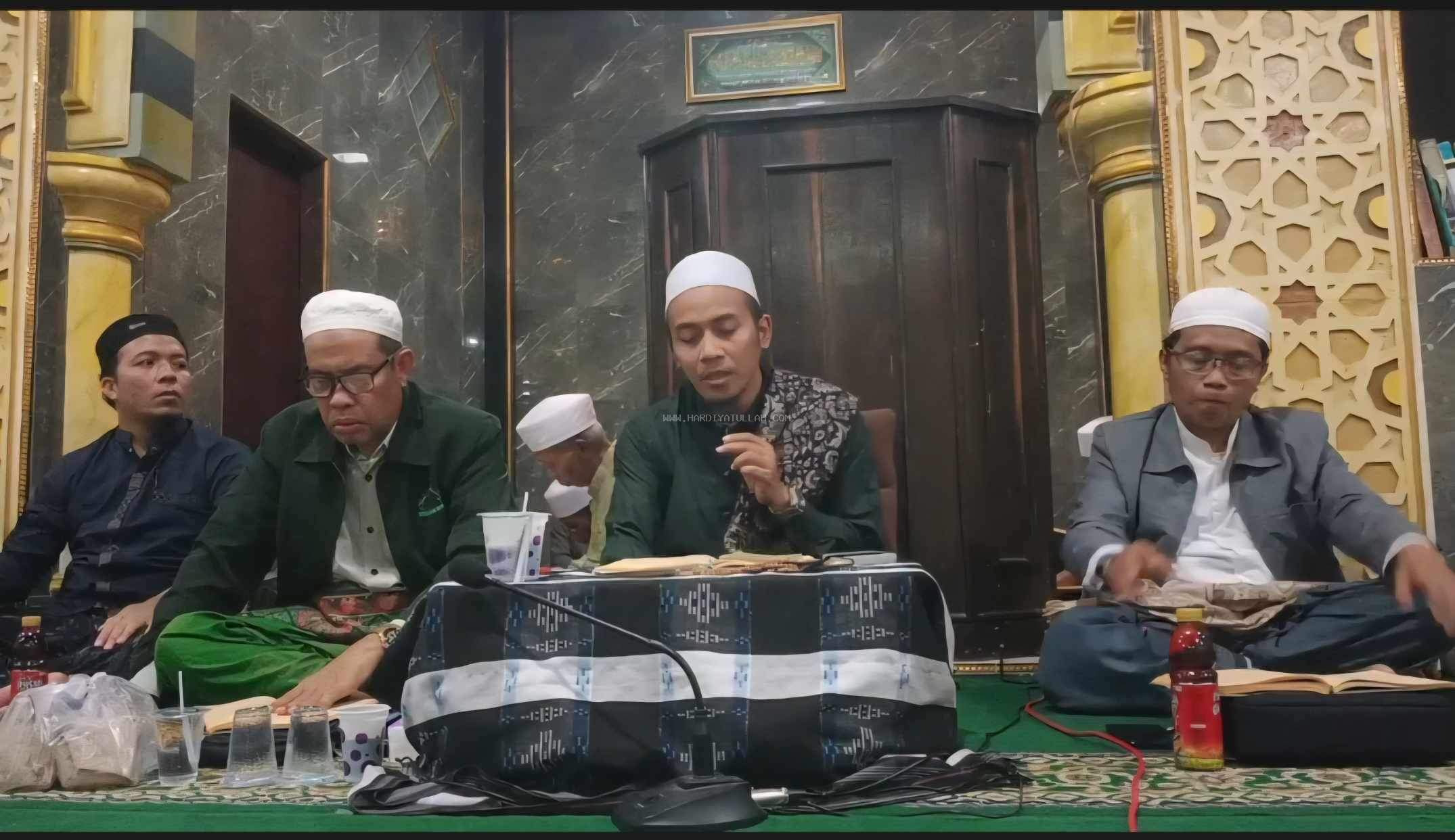 “Apakah Kekasih Akan Mengingat Kekasihnya di Hari Kiamat?”